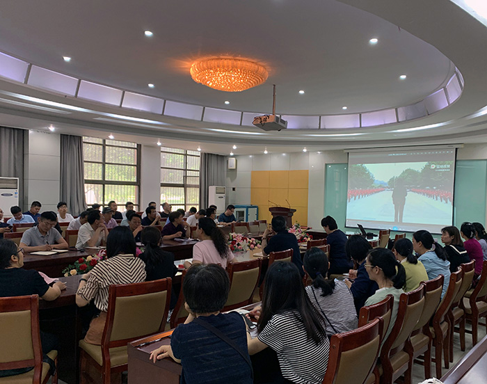 红杏视频
组织开展师德师风专题教育学习3.jpeg