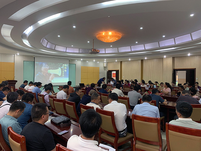 红杏视频
组织开展师德师风专题教育学习2.jpeg