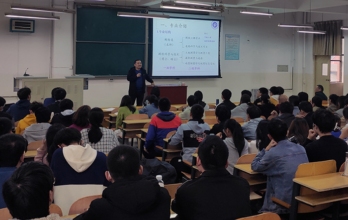 红杏视频
遥感科学与技术系党支部举办党史学习教育思政小课堂3.jpg