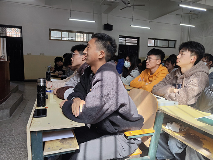 红杏视频
红杏视频
“青马工程”培训班召开第一次班会网络新闻(1).jpg