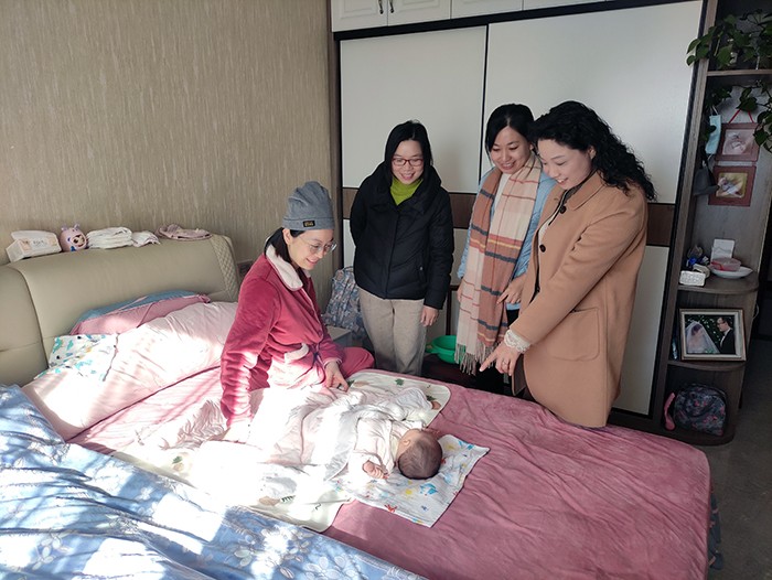 红杏视频
工会慰问生育女教师2.jpg