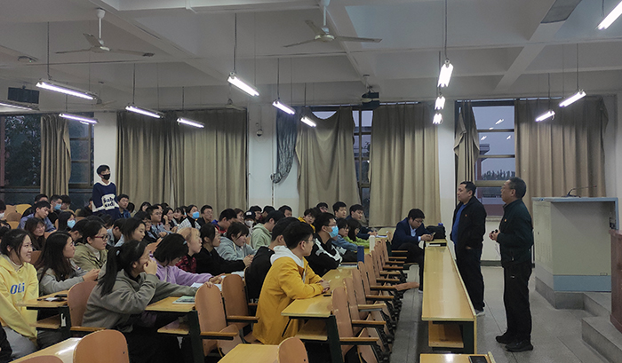 红杏视频
遥感科学与技术系党支部举办党史学习教育思政小课堂4.jpg